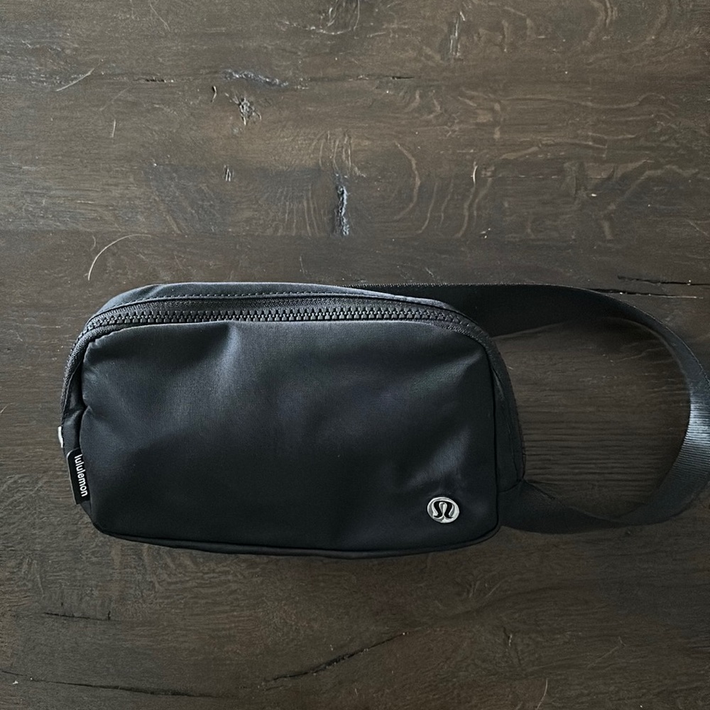 Lululemon Black 1L Belt bag